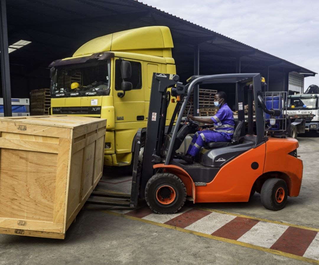Entrepôt logistique stockage marchandises Abidjan — SOFRETMA TRANSIT